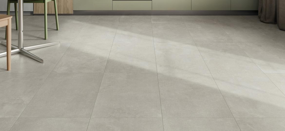 Нестандартная комбинация фактур светлого оттенка бетона в сочетании с графикой ткани подчеркнет продуманный до мелочей дизайн МАЛЬПЕНСА Грей.